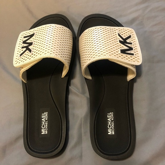 MICHAEL KORS white logo slide sandals - Picture 3 of 6